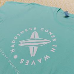 T-shirt Estampada "Happiness Comes In Waves"
